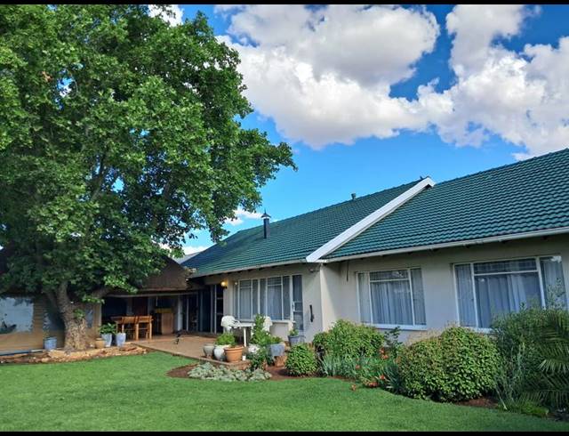 4 BEDROOM HOUSE FOR SALE IN FICHARDT PARK